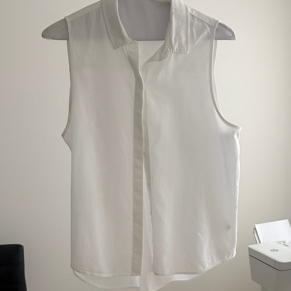 Bella Dahl Sleeveless White Button Down Shirt. Split back. Excellent condition.